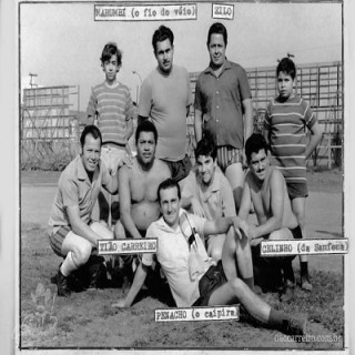 Violeiros no futebol, foto rara de um momento de descontração  dos artistas da viola